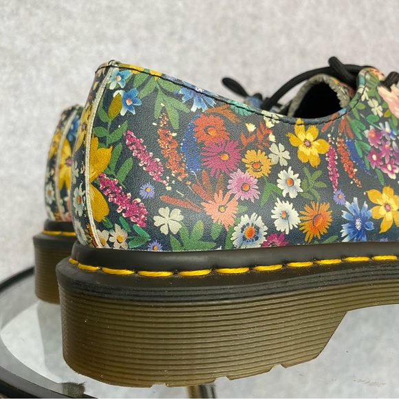 D23 Dr Martens Wanderlust Oxford 9 - Picture 16 of 16